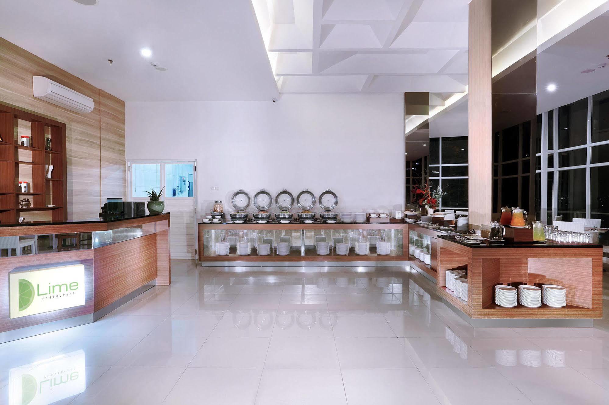 Favehotel Simpang Lima - Semarang Kültér fotó